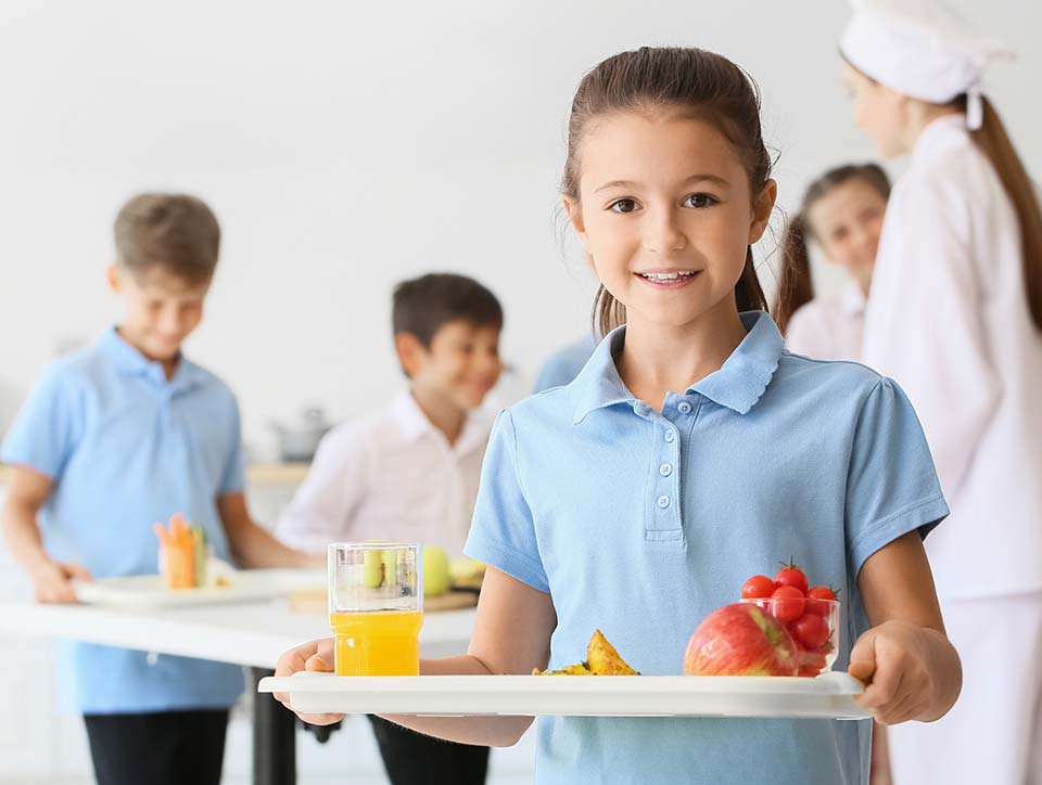 Niños con almuerzo